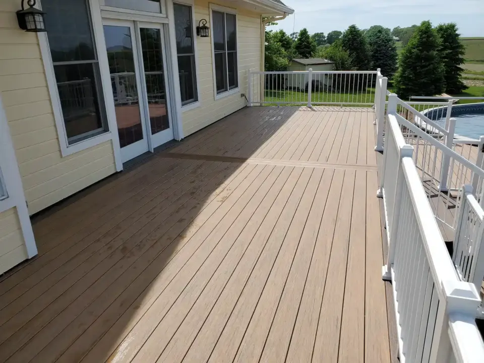 Best Decking Materials to Beat the summer Heat in West Omaha Nebraska