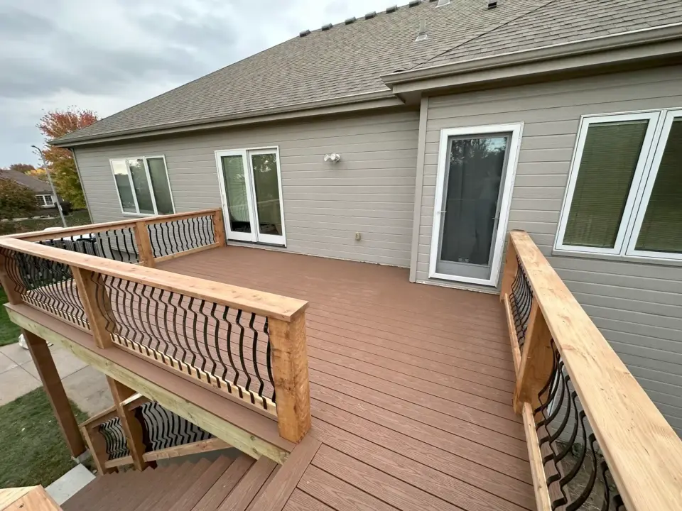 Photo of an elevated deck with cedar railing and deck steps.