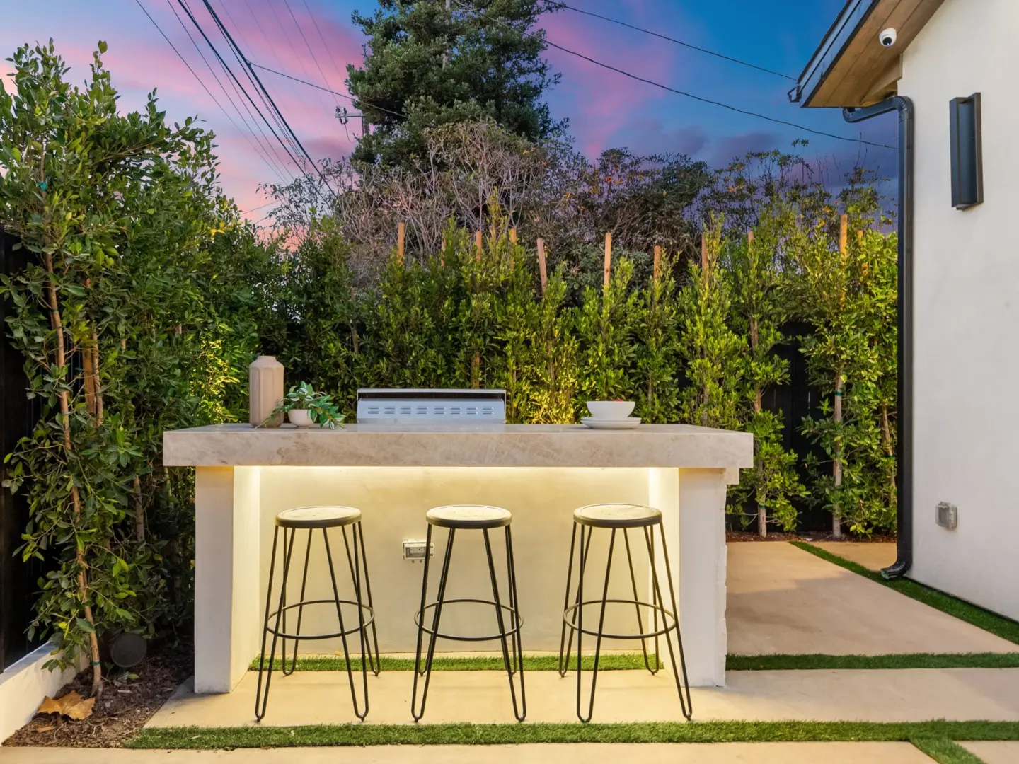 modern-outdoor-bar-with-grass-and-trees-on-the-background-in-omaha-ne