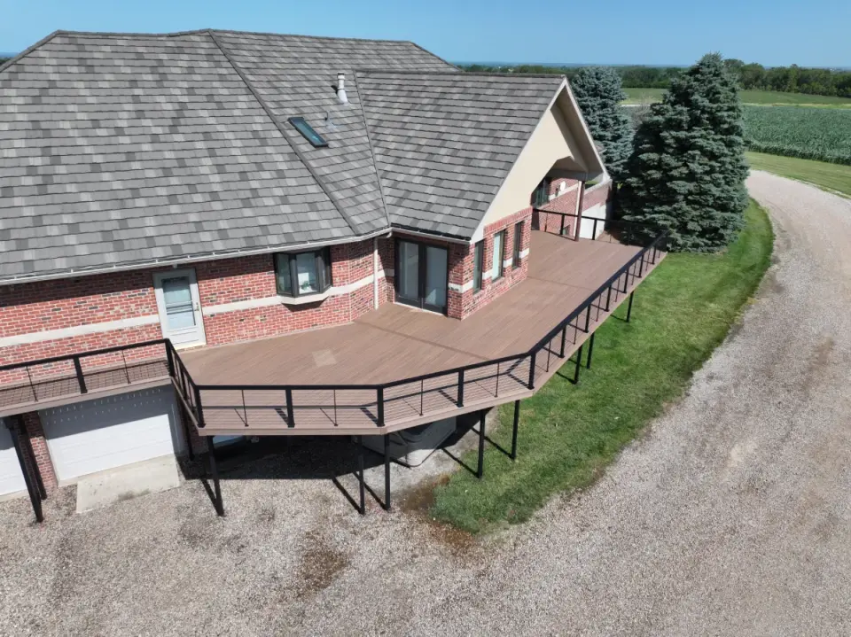 pvc-curved-deck-with-wire-railing-and-a-big-tree-on-the-side-in-omaha-ne