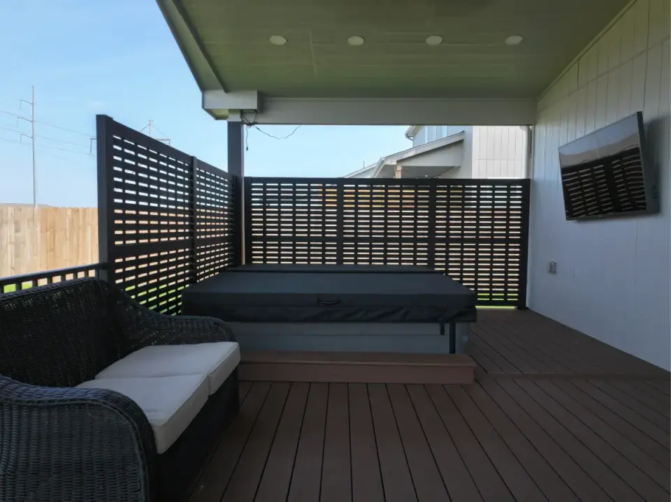 pvc-deck-with-privacy-screen-and-outdoor-living-space-in-a-porch-in-omaha-ne