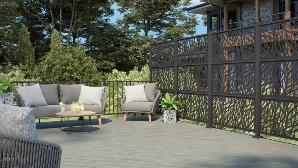 standalone-privacy-screen-on-the-pvc-deck-with-outdoor-living-couches-and-table-in-omaha-ne