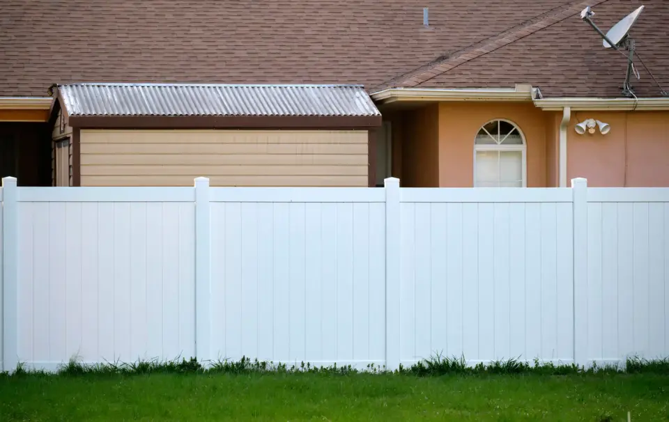 Photo of a white vinyl fence.