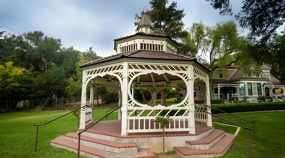 victorian-gazebo-in-front-of-famous-doctor-house-with-trees-on-the-background-in-omaha-ne